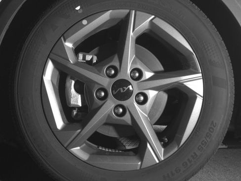 Used 2025 Kia K4 LXS image 11