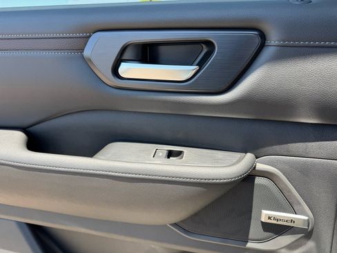 New 2025 Nissan Armada SL w/ Captain's Chari Seat Package image 28