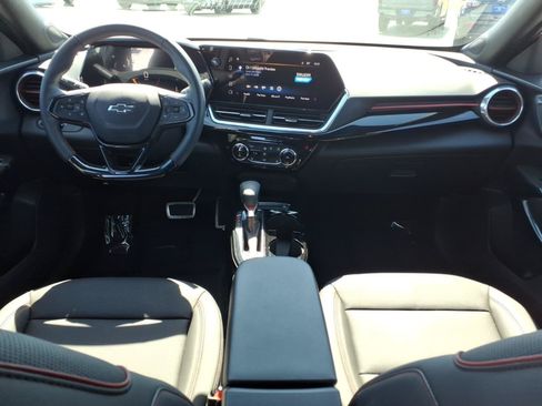 Used 2024 Chevrolet Trax RS FWD image 11