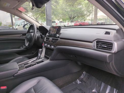 Used 2018 Honda Accord Touring image 23
