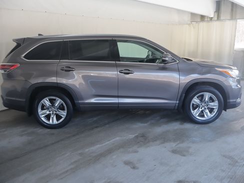 Used 2016 Toyota Highlander Limited image 24