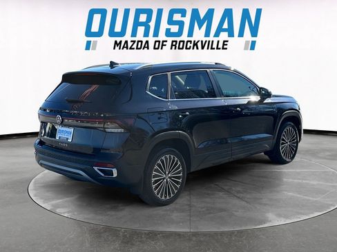 Used 2025 Volkswagen Taos SE image 6