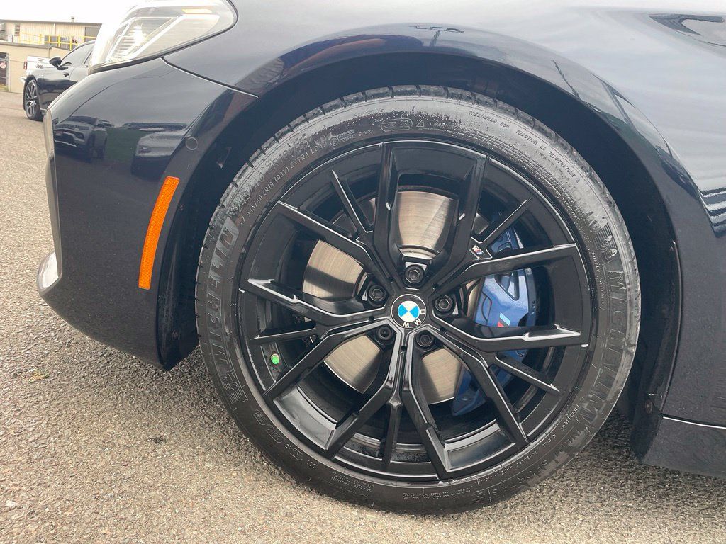 Used 2021 BMW M550i xDrive w/ Dynamic Handling Package AWD/4WD image 24