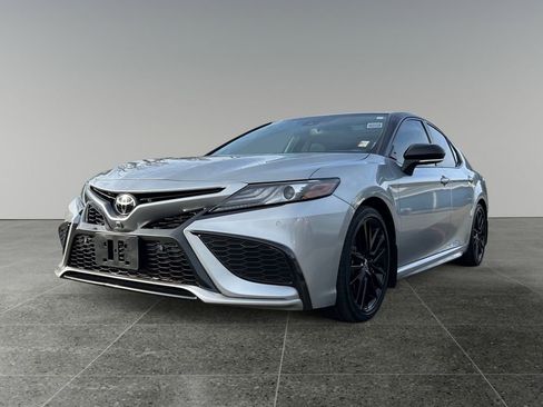 Used 2022 Toyota Camry XSE w/ Navigation Package FWD image 3