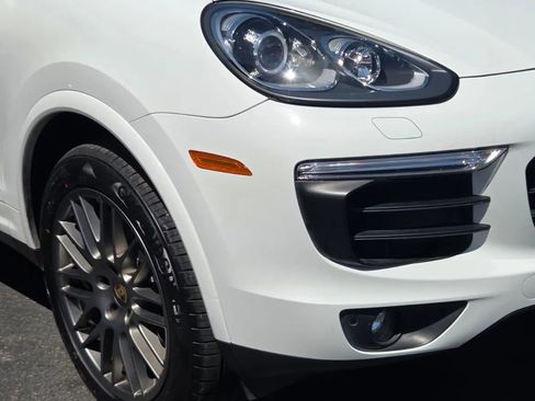Used 2017 Porsche Cayenne AWD/4WD image 13