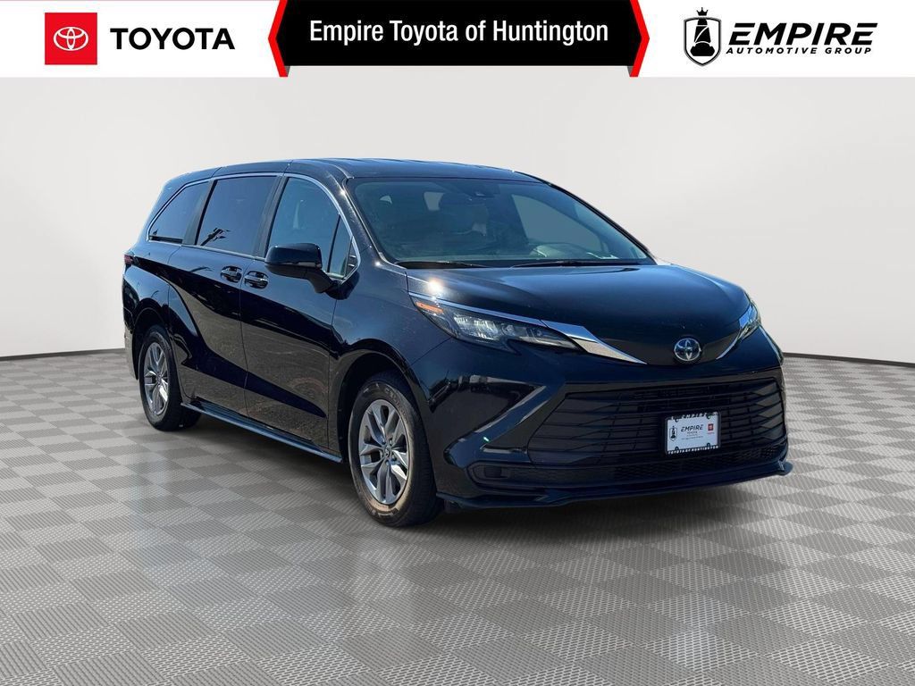 Used 2025 Toyota Sienna LE FWD 360° Tour