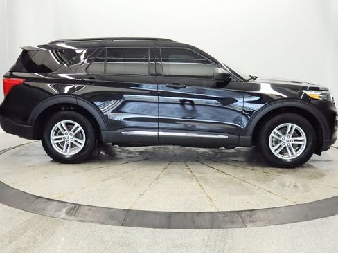 Used 2023 Ford Explorer XLT w/ Equipment Group 202A image 8
