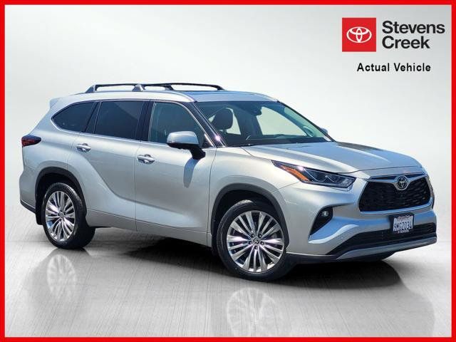 Certified 2024 Toyota Highlander Platinum AWD/4WD image 1