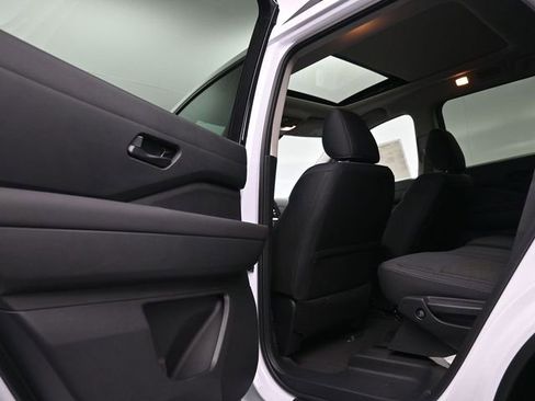 New 2026 Nissan Pathfinder SV w/ SV Premium Package FWD image 13