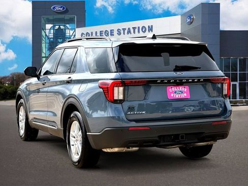 Used 2025 Ford Explorer Active RWD image 3