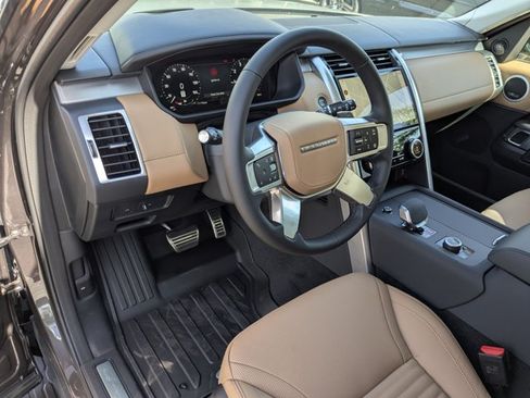 New 2026 Land Rover Discovery Limited Edition AWD/4WD image 3