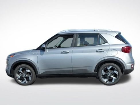 Used 2026 Hyundai Venue SEL FWD image 8