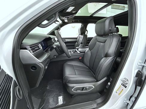 New 2026 Jeep Grand Wagoneer L Limited AWD/4WD image 10