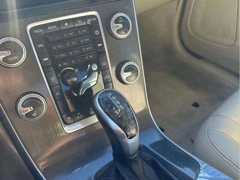 Used 2015 Volvo S60 T5 Premier image 25