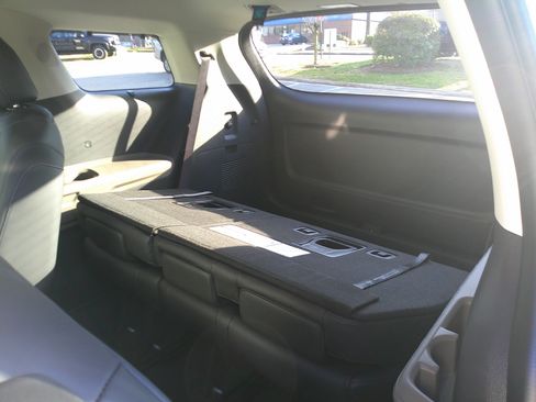 Used 2025 Kia Carnival EX image 30