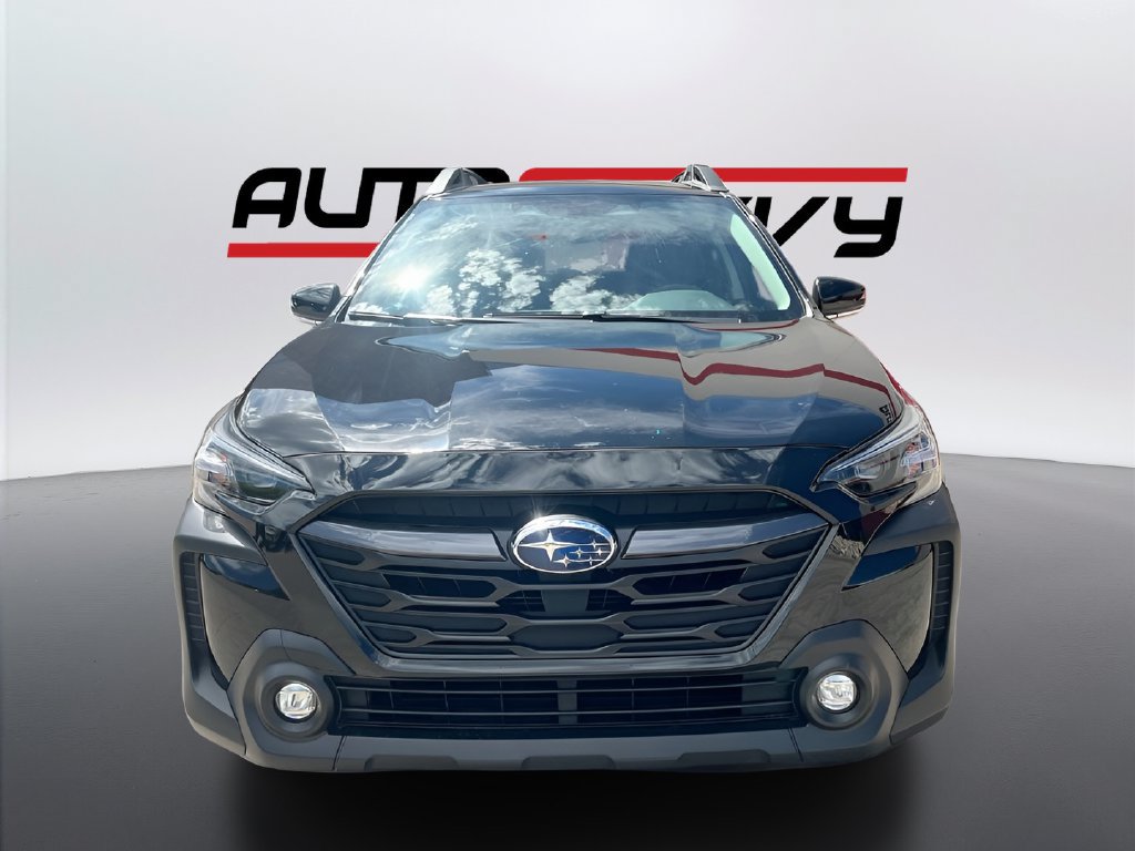 Used 2025 Subaru Outback Premium AWD/4WD image 2