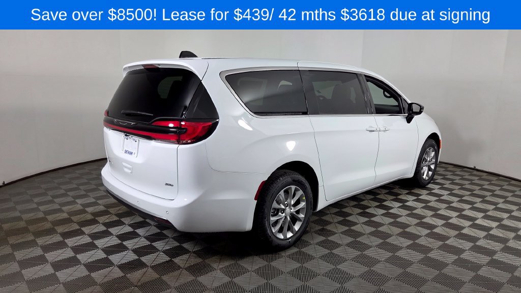 New 2027 Chrysler Pacifica Select AWD/4WD image 8