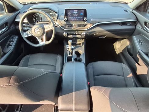 Used 2025 Nissan Altima 2.5 SV FWD image 24