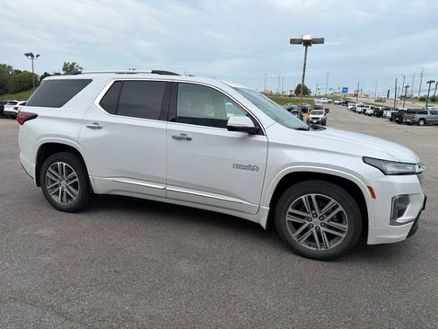 Used 2023 Chevrolet Traverse High Country w/ LPO, Floor Liner Package AWD/4WD image 12