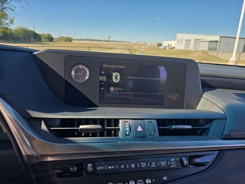 Used 2021 Lexus ES 300h w/ Premium Package image 21