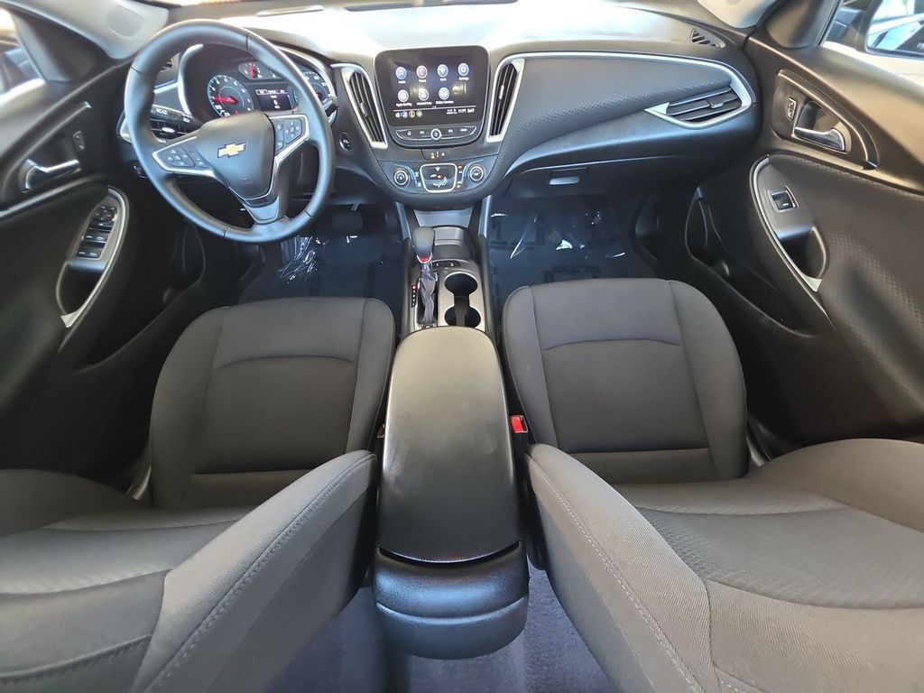Used 2025 Chevrolet Malibu RS FWD image 21