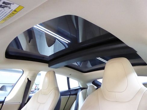 Used 2013 Tesla Model S Performance image 15
