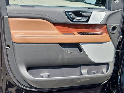 New 2023 Lincoln Navigator Reserve image 10