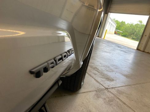 Used 2025 Toyota Tacoma SR5 AWD/4WD image 16