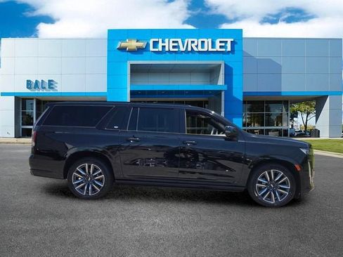 Used 2022 Cadillac Escalade ESV Sport w/ Touring Package AWD/4WD image 2