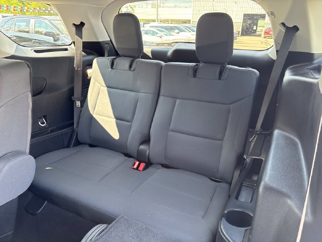 Used 2025 Ford Explorer Active AWD/4WD image 22
