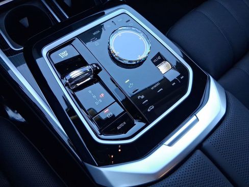 New 2026 BMW i7 xDrive60 w/ Premium Package image 17