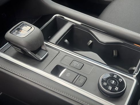 Certified 2025 Nissan Pathfinder SV w/ Black Appearance Package image 14