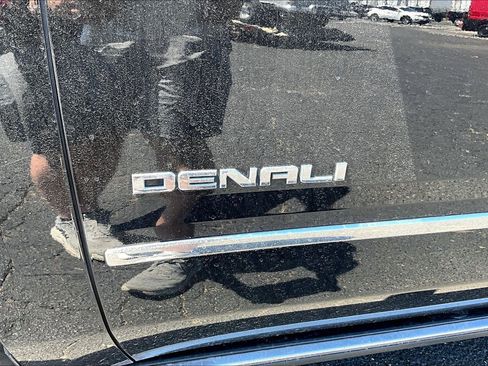 Used 2018 GMC Yukon XL Denali w/ Denali Ultimate Package AWD/4WD image 8