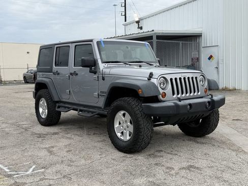 Used 2013 Jeep Wrangler Unlimited Sport image 2