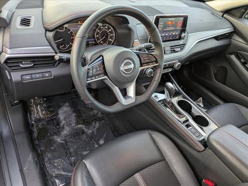 Used 2025 Nissan Altima 2.5 SR image 10