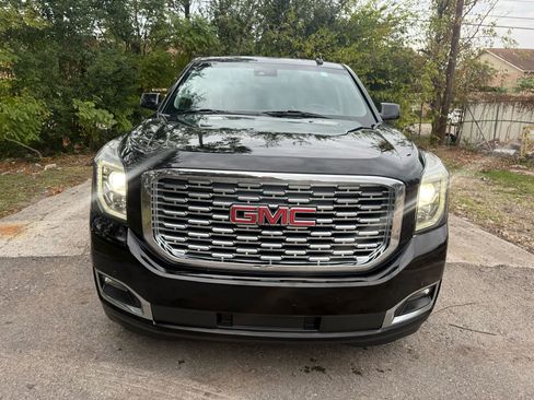 Used 2019 GMC Yukon XL Denali image 2