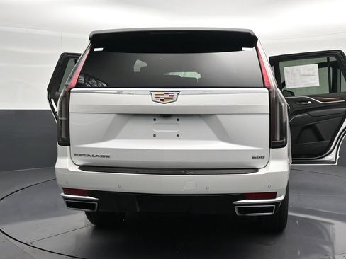 Used 2023 Cadillac Escalade Premium Luxury RWD image 38
