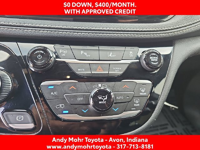Used 2024 Chrysler Pacifica Limited FWD image 25