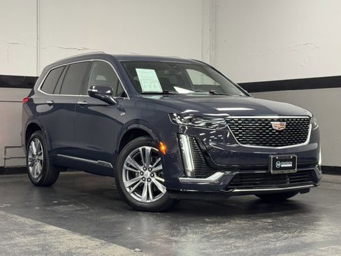 Used 2025 Cadillac XT6 Premium Luxury image 2