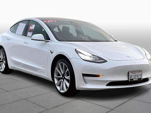 Used 2019 Tesla Model 3 Standard Range Plus image 2