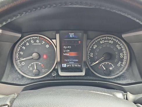 Used 2021 Toyota Tacoma TRD Off-Road w/ Technology Package AWD/4WD image 21