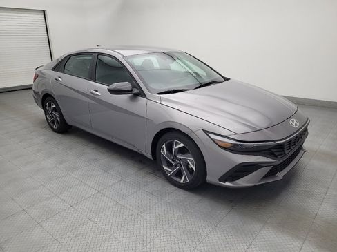 Used 2025 Hyundai Elantra Sport FWD image 11