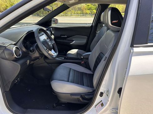 Used 2023 Nissan Kicks SR w/ SR Premium Package FWD image 11