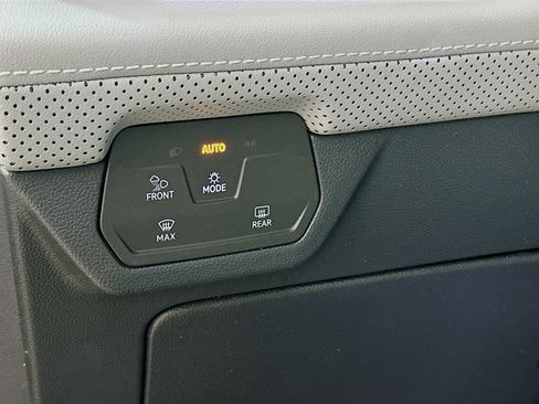 New 2025 Volkswagen Atlas Cross Sport SEL image 10