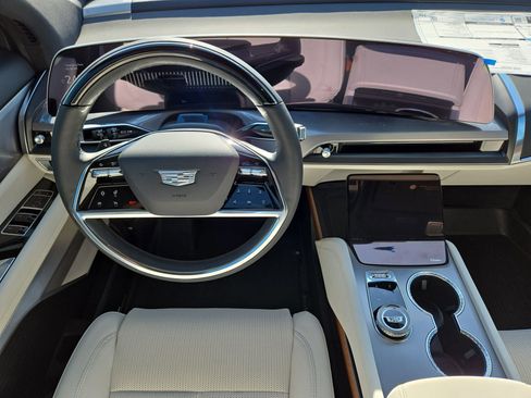 New 2026 Cadillac Vistiq Luxury w/ LPO, Floor Liner Package image 14