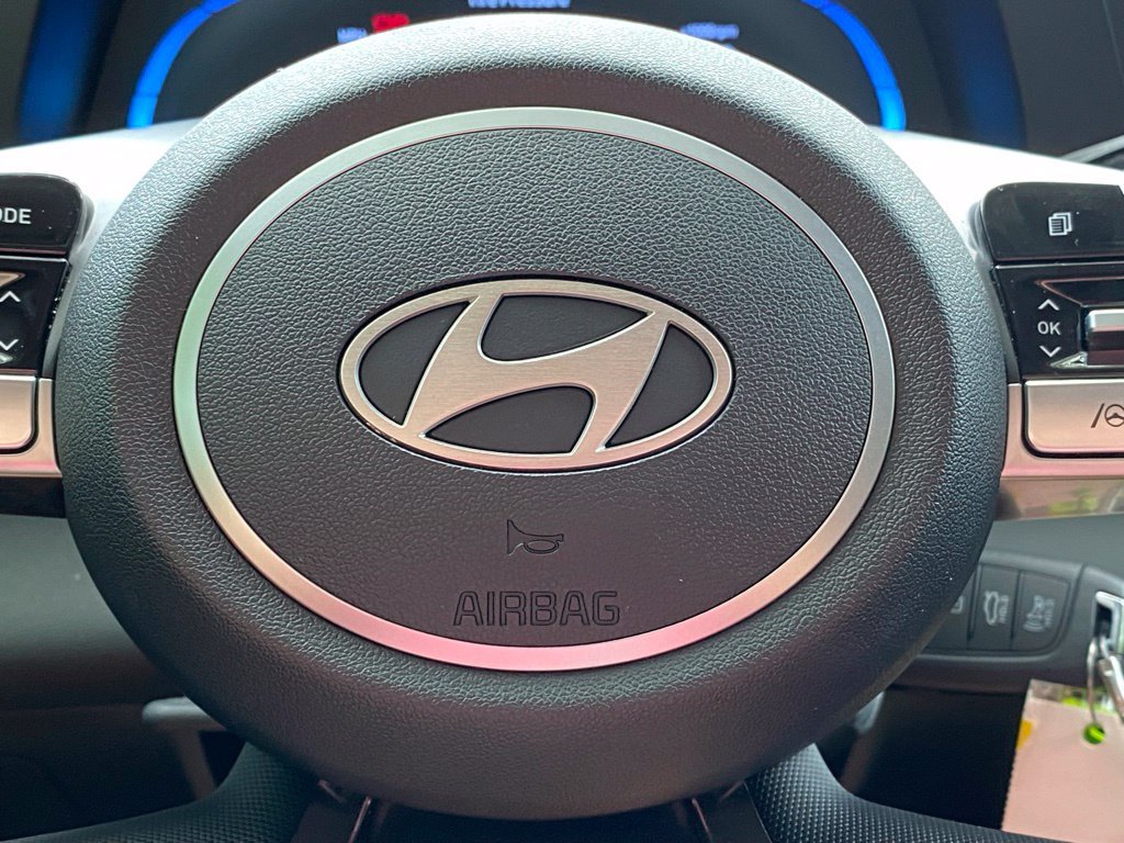 Certified 2025 Hyundai Elantra SE FWD image 17