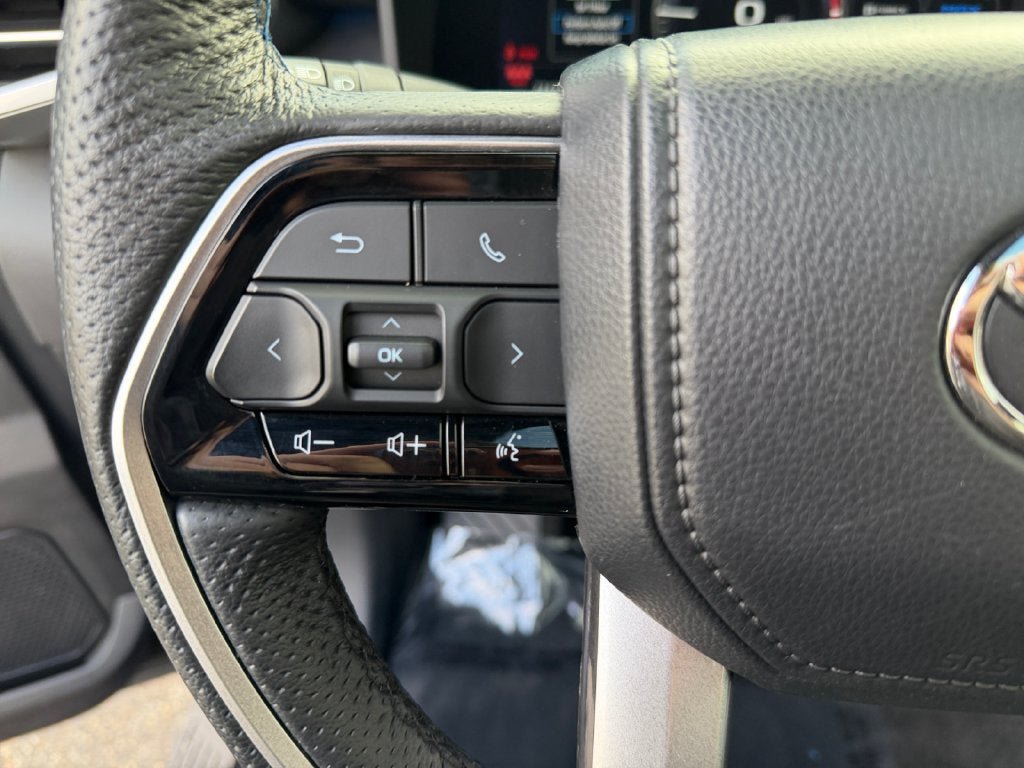 Used 2023 Toyota Tundra Platinum w/ Advanced Package AWD/4WD image 15
