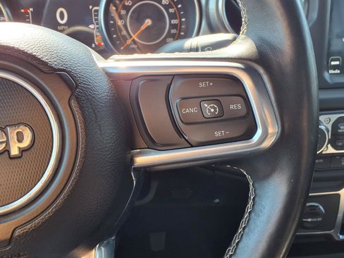 Used 2018 Jeep Wrangler Unlimited Sahara AWD/4WD image 19