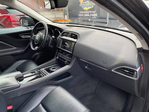 Used 2018 Jaguar F-PACE image 26
