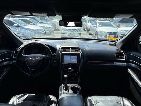 Used 2017 Ford Explorer Platinum AWD/4WD image 32